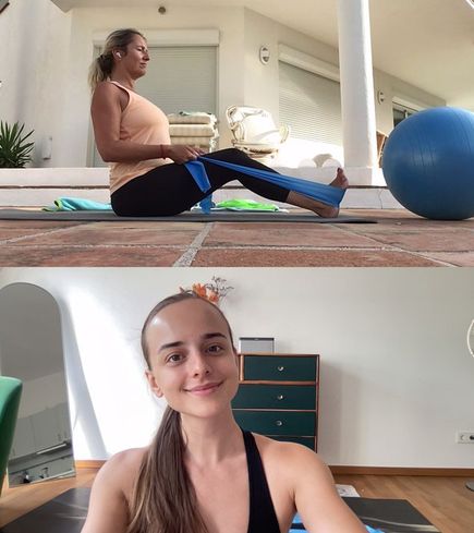 Lili Nowicki auf der Matte vor dem Laptop beim Online-Training